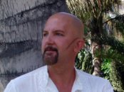 David Searle is a singer who lives in Gran Canaria (Canary Islands). He has been vegan for 6-7 months. Check him out <a href="http://www.davidsearle.com" target="_blank">here</a>.